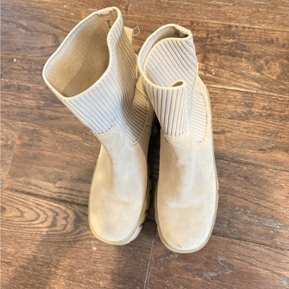 Steve Madden Boots - Picture 2 of 4